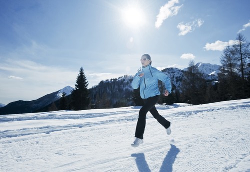 YOung woman running in the snow